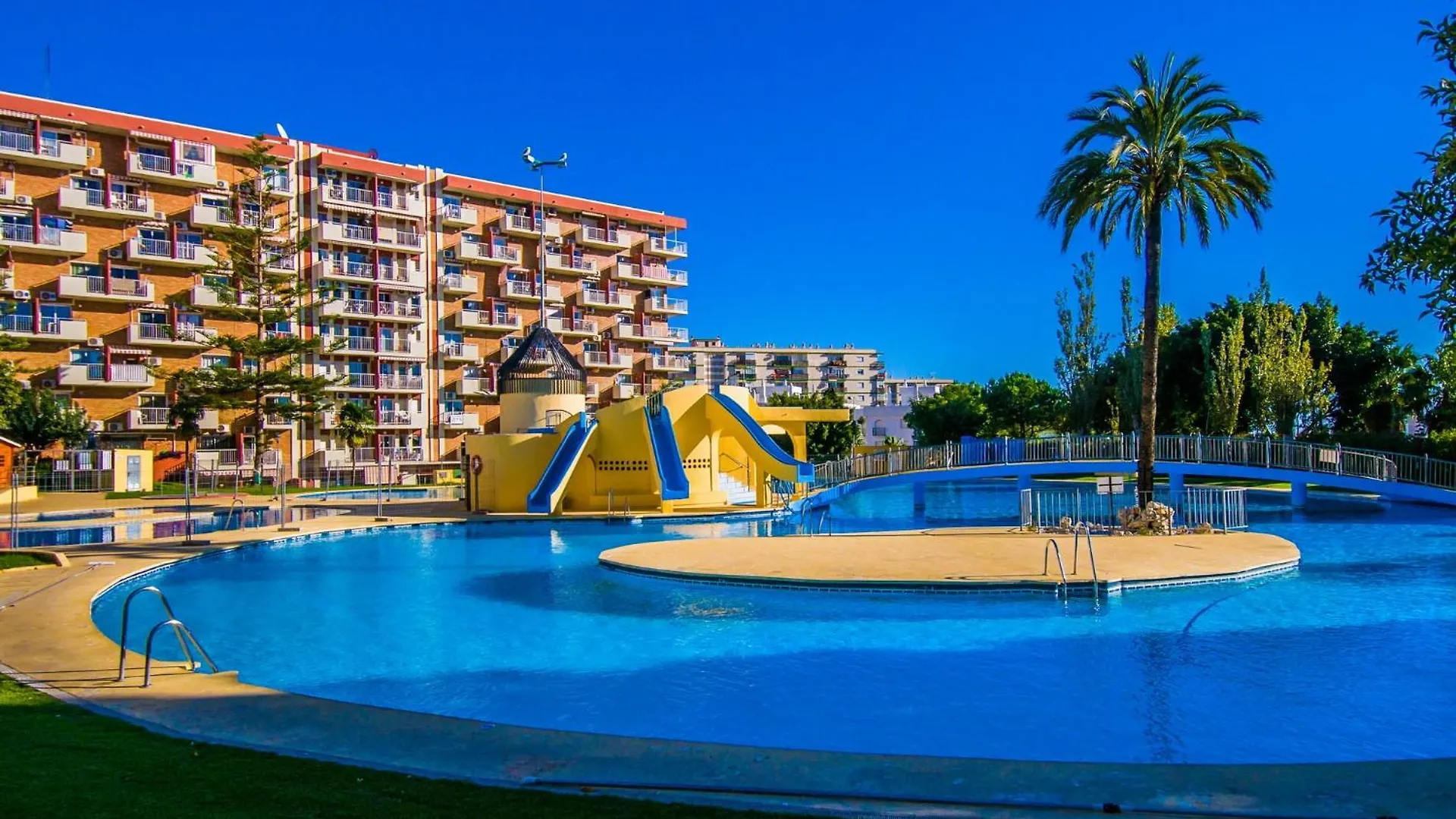 Apartment 532 Minerva Apartamentos- Vistas Al Mar Y A La Piscina - Excelente Ubicacion Benalmadena Spain