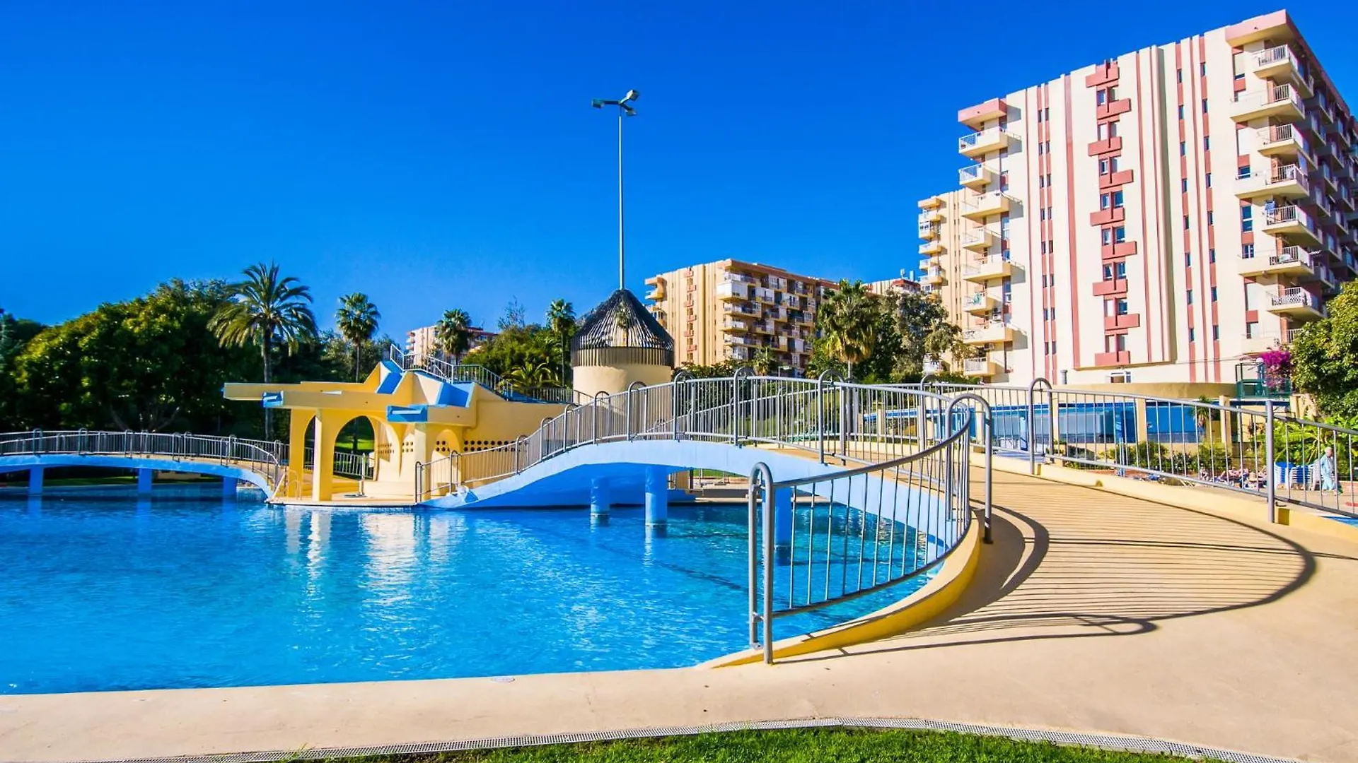 532 Minerva Apartamentos- Vistas Al Mar Y A La Piscina - Excelente Ubicacion Бенальмадена 0*,  Испания