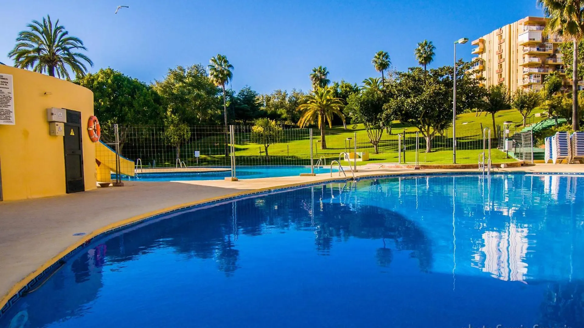 532 Minerva Apartamentos- Vistas Al Mar Y A La Piscina - Excelente Ubicacion Бенальмадена